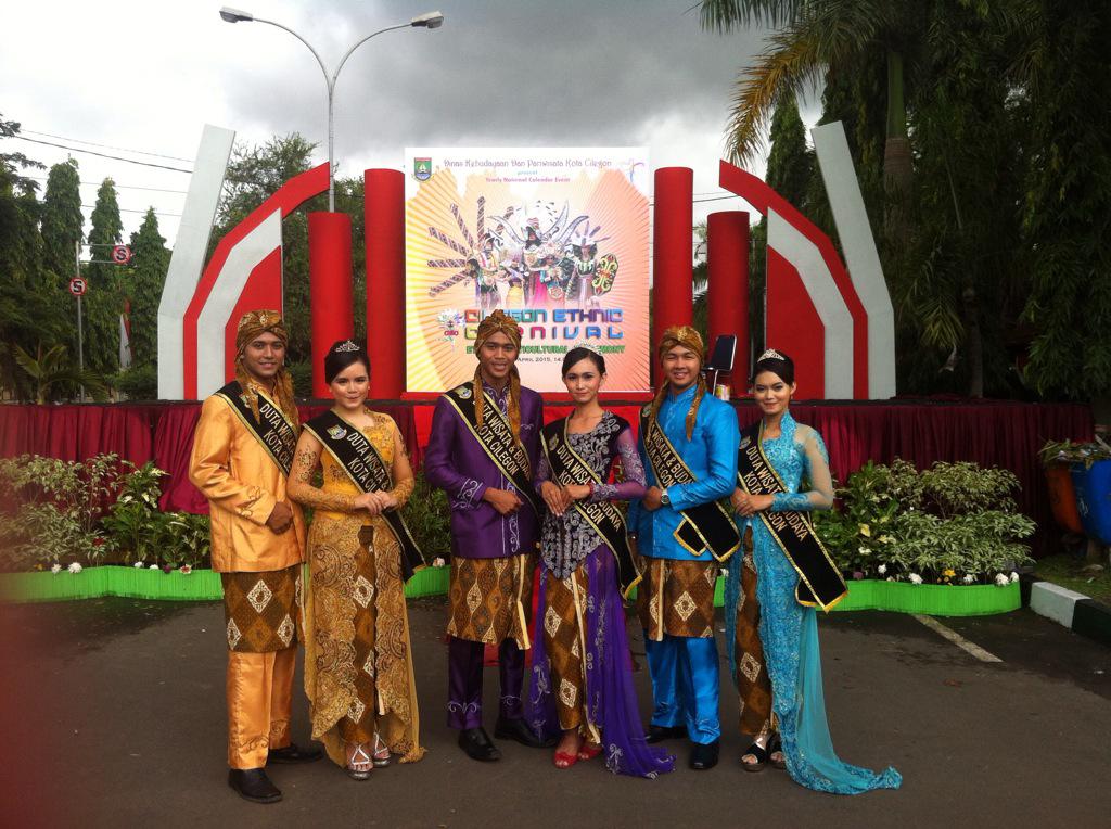 Dupar_CLG's tweet photo. Duta wisata &amp; budaya Cilegon sedang ada diacara Riung Mungpulung dlm rangka Hut 16 Cilegon #16ThCilegon http://t.co/3FIVFkKaoW