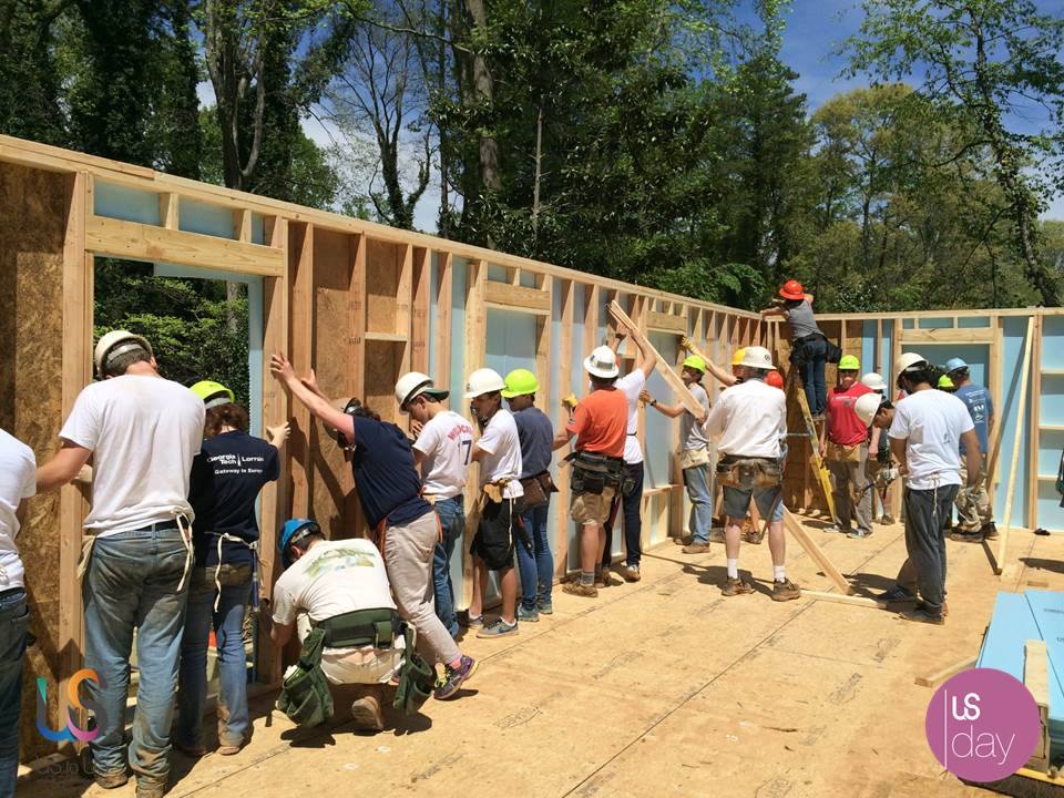 UstoUSorg's tweet photo. شارك فريق Us to Atlanta بالتعاون منظمة Habitat for Humanity بالتطوع في بناء مساكن للأسرالمحتاجة  #سعادة_العطاء http://t.co/QgoyUxqFZz