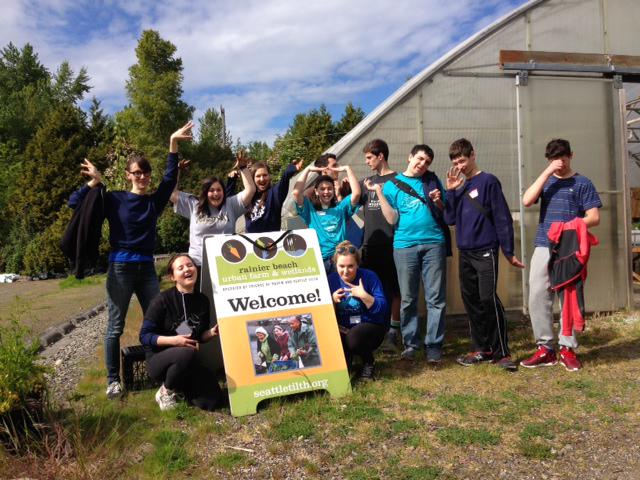 EGRBBYO's tweet photo. Thank you to the Seattle J-Serve teens who volunteered with @seattletilth today! #JServe2015 #TikkunOlam http://t.co/x9actUyu86