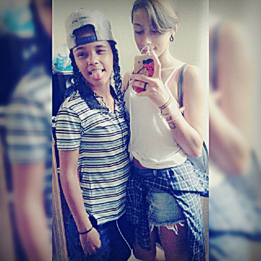 uma_p4nda's tweet photo. É que eu te amo e falo na sua cara, se tirar voce de mim nao sobra nada ! ♬👌👊✌😍 http://t.co/QLGSgV6xhF