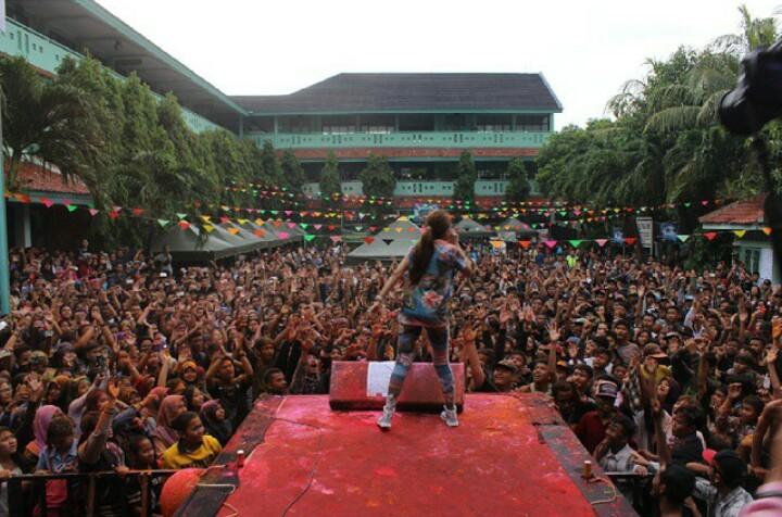 Your spirit, your art, your world!! Keep your hands up! <a href="/DJ_Yasmin/">Fahria Yasmin Baladraf</a> #thosca80