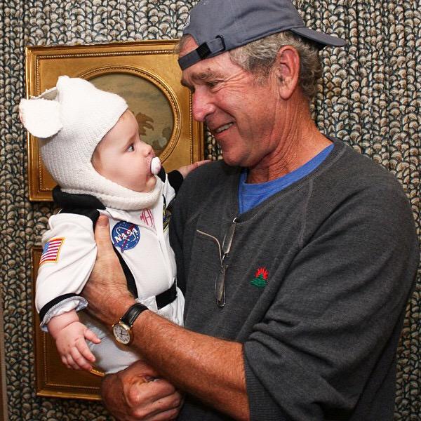 BAKKOOONN's tweet photo. how many babies did you send to space, bush. you fucker. how many babies are still up there http://t.co/sdr80EuOQl