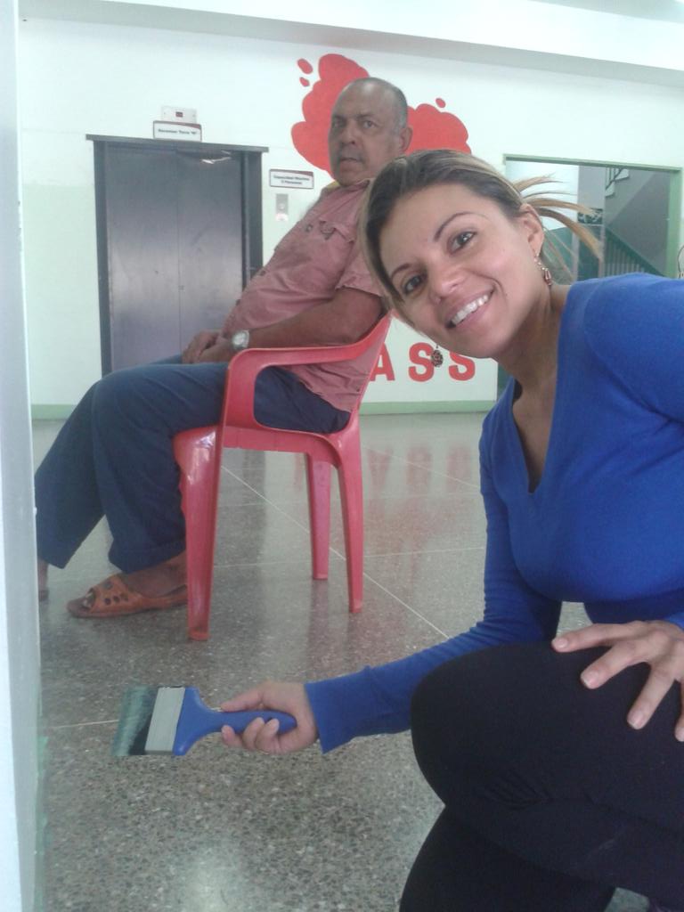 INASS_GSS's tweet photo. Servidores Publicos del #INASS realizaron éste domingo jornada de trabajo voluntario en CSSR #Caricuao @DPresidencia http://t.co/Fjmi2xFSqD