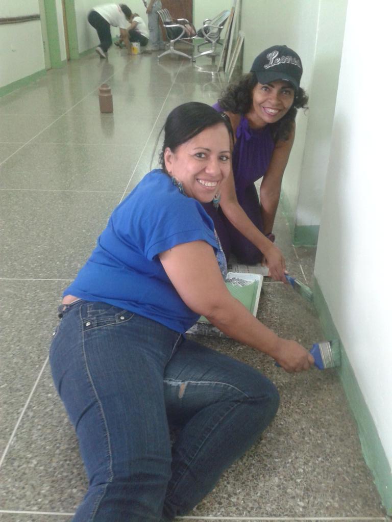 INASS_GSS's tweet photo. Servidores Publicos del #INASS realizaron éste domingo jornada de trabajo voluntario en CSSR #Caricuao @DPresidencia http://t.co/Fjmi2xFSqD