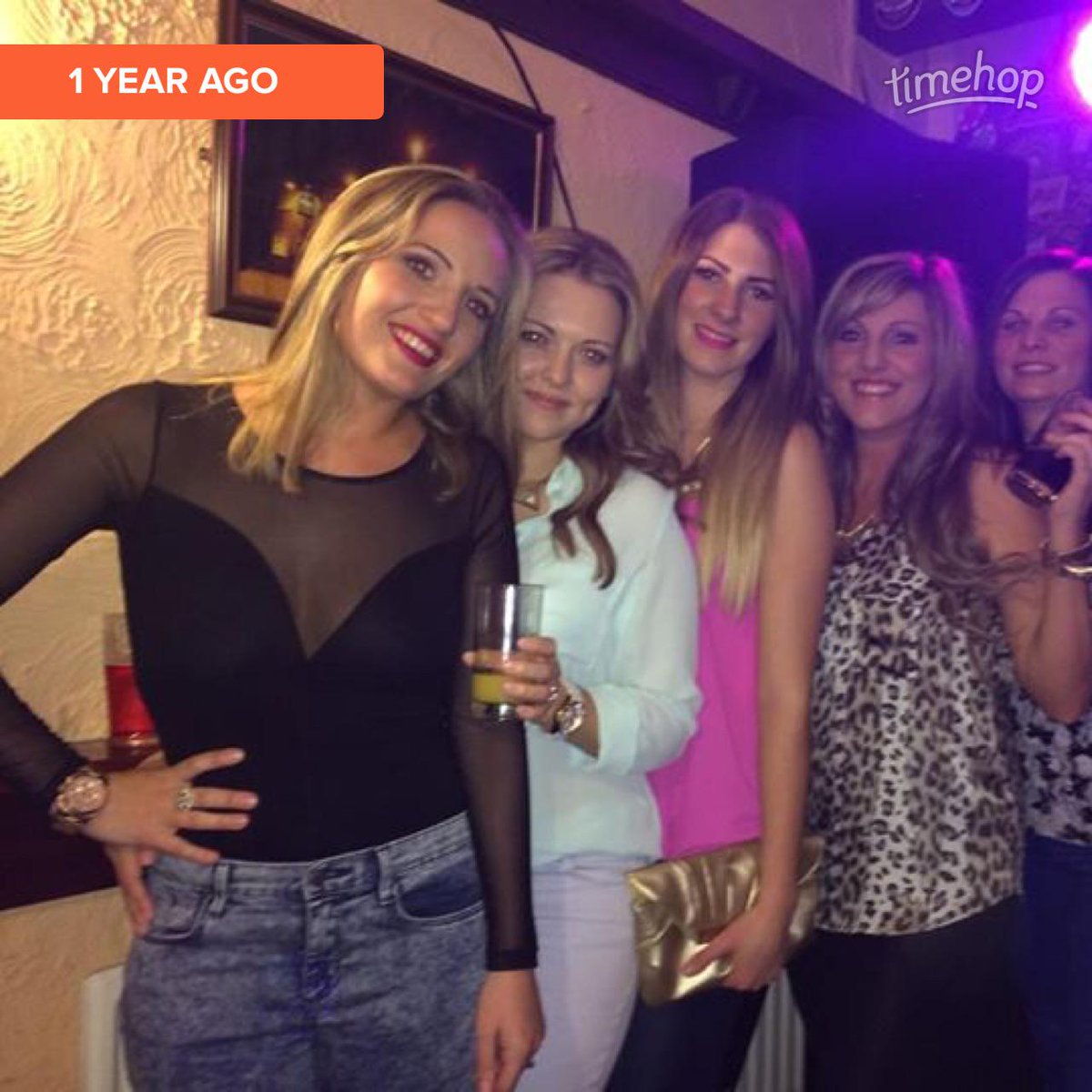 hayleymorrison5's tweet photo. What a great night!!! #boobbrush 😂😂😂 http://t.co/70ibfXgL1g http://t.co/BRTBQg1iOs