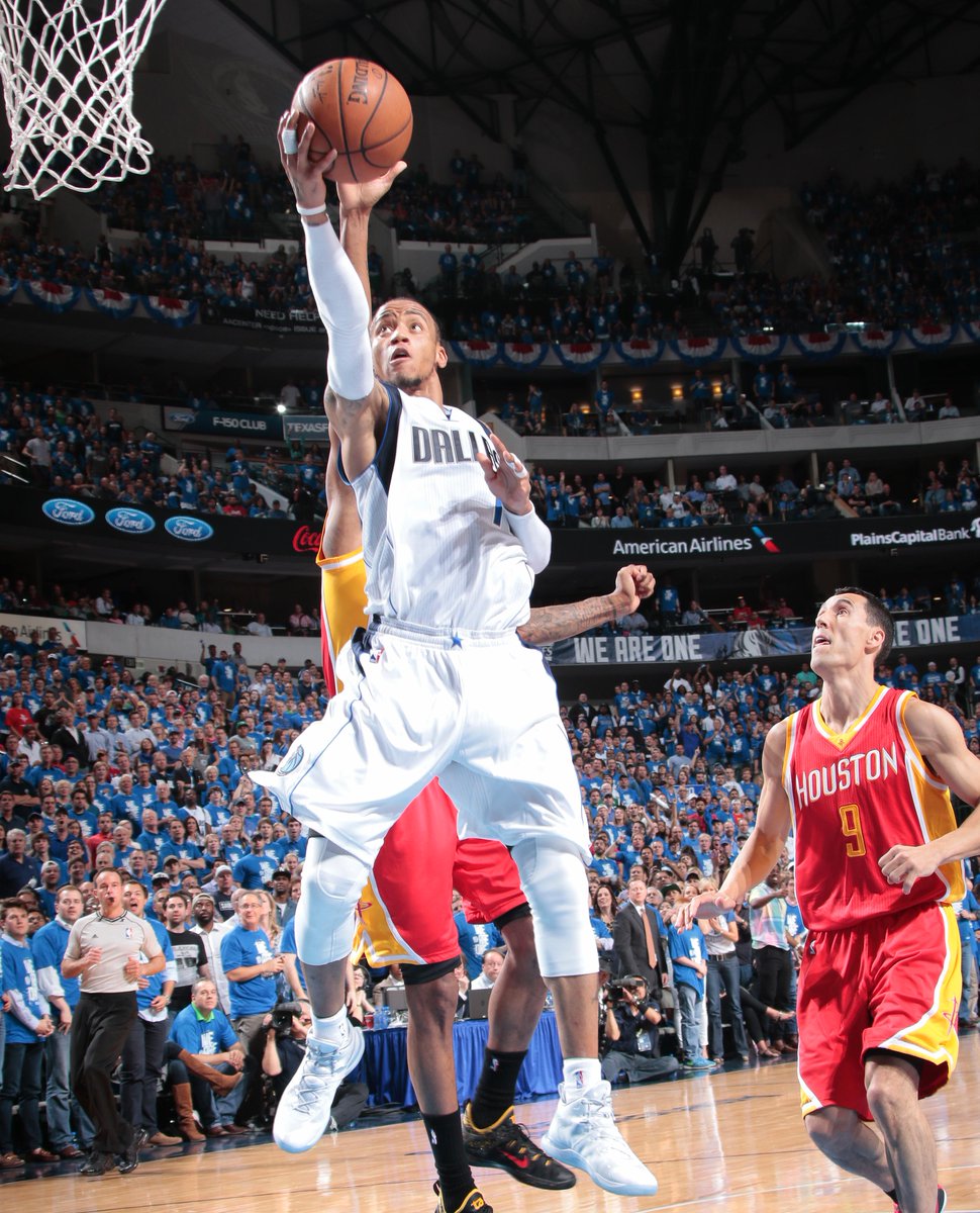 Monta Ellis (31 pts) &amp; the <a href="/dallasmavs/">Dallas Mavericks</a> stave off elimination with a 121-109 victory over the <a href="/HoustonRockets/">Houston Rockets</a>.