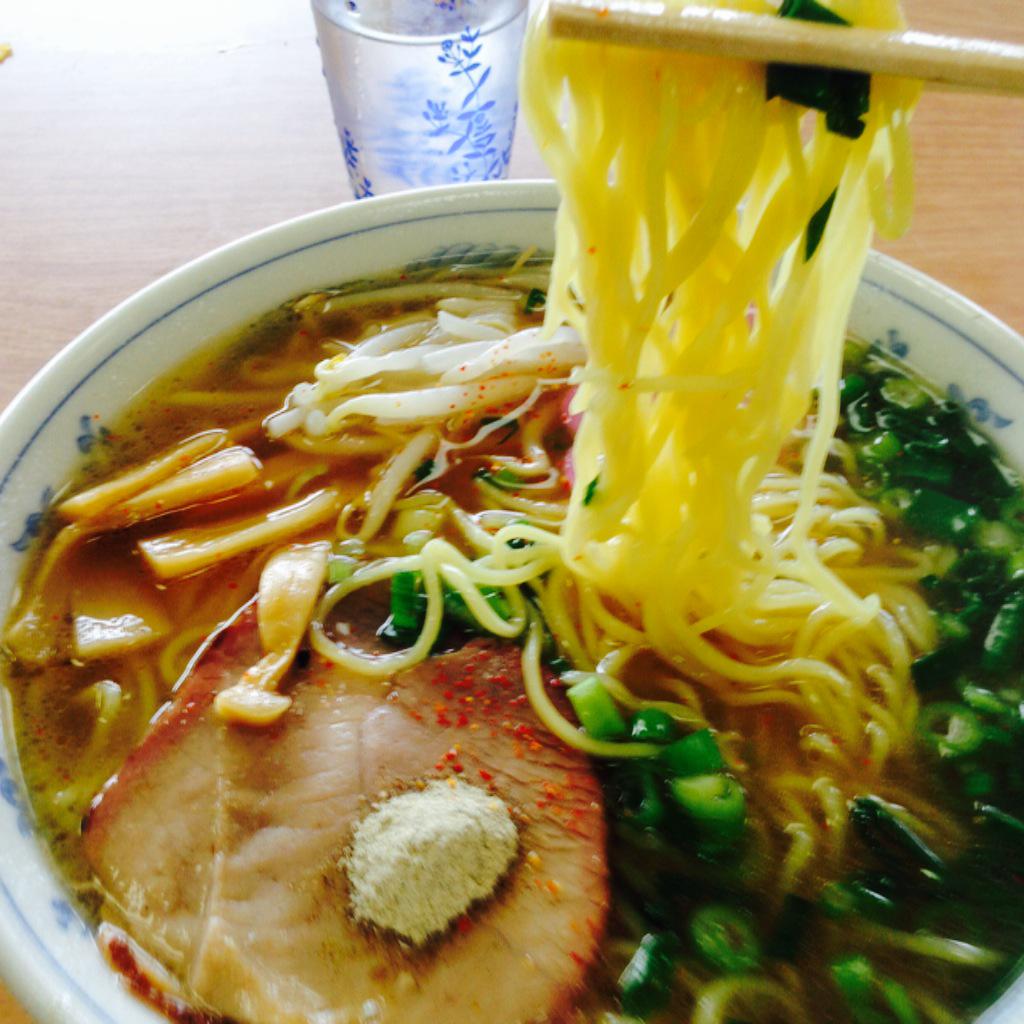 MCCWAY_DBG879's tweet photo. Morningッ!!
先週金、土が遊びMaxの疲れMax!!
でもまだまだ!今週週末もやばいPartyやでッ!#四国中央市
#野外 #party #by_force
今日は安定の中華そば!!
#寿食堂 #昼 #餌 #現場 http://t.co/Ok3fuac3Ih