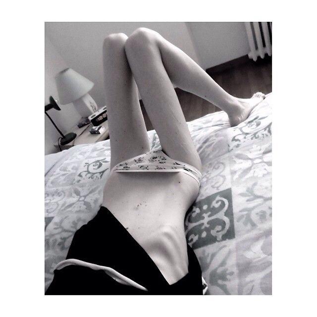 "If I looked like this would you love me then ? #thinspo #bonespo #ski...