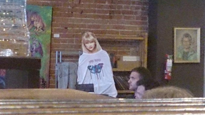 Just another day in mesa with #TSwift and @Future_Thieves http://t.co/aqs82dEEEJ<a href="/tag/tswift"class="tags">#TSwift</a><a class="tags" target="_blank" title="On Twitter" href="/?out=eyJ0eXAiOiJKV1QiLCJhbGciOiJIUzUxMiJ9.eyJpYXQiOjE3MjU1NjU3MDMsImlzcyI6InR3cG9ybnN0YXJzLmNvbSIsIm5iZiI6MTcyNTU2NTcwMywiZXhwIjoxNzU3MTAxNzAzLCJyZWRpcmVjdF91cmwiOiJodHRwczovL3R3aXR0ZXIuY29tL0Z1dHVyZV9UaGlldmVzIn0.Nz2Yv4h8PZSAwGn7qXXf-np4Xelm8QU7-DOMU1tok9rfguLLh1sQlpiKmv8aQsccnRcfb26fZ77Qg9UoD5x67w">@Future_Thieves</a>