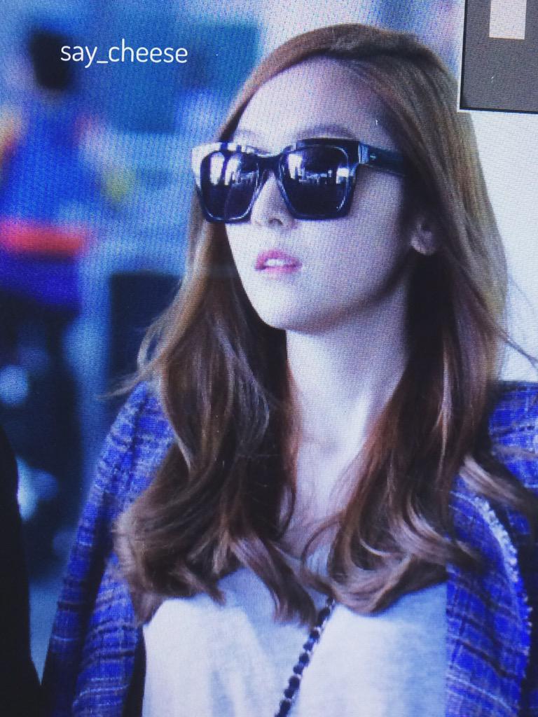 [PIC][27-04-2015]Jessica trở về Hàn Quốc vào trưa nay CDkyDMrUEAAR159