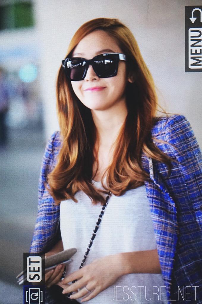 [PIC][27-04-2015]Jessica trở về Hàn Quốc vào trưa nay CDkyadYUgAIFoOx