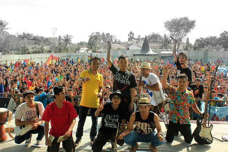 <a href="/alphablopho/">Alphablopho</a> Maturnuwun  ReggaeFestT2015  #KEBUMEN 26/04 &amp;
BigThanks  Endorse nya kita to <a href="/FSWCompany/">FSW&CO.</a> Besok lagi y :D