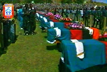 Funky_bee's tweet photo. 22 yrs ago on this day we lost our entire national team in Gabon air crash,,#rip #gabondisaster #zambia http://t.co/tQu2G3cUOy