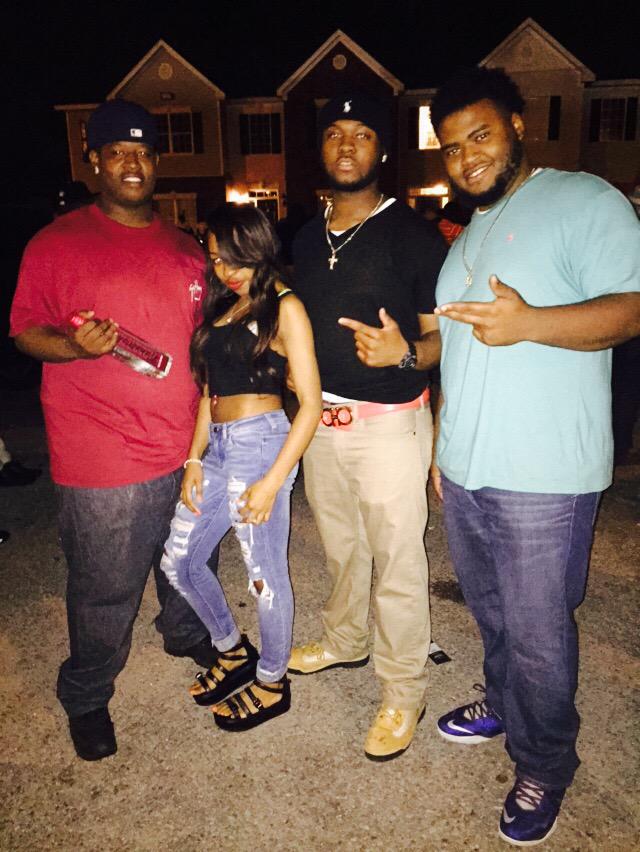 QueRozay's tweet photo. Family http://t.co/Qwmov8aNOv