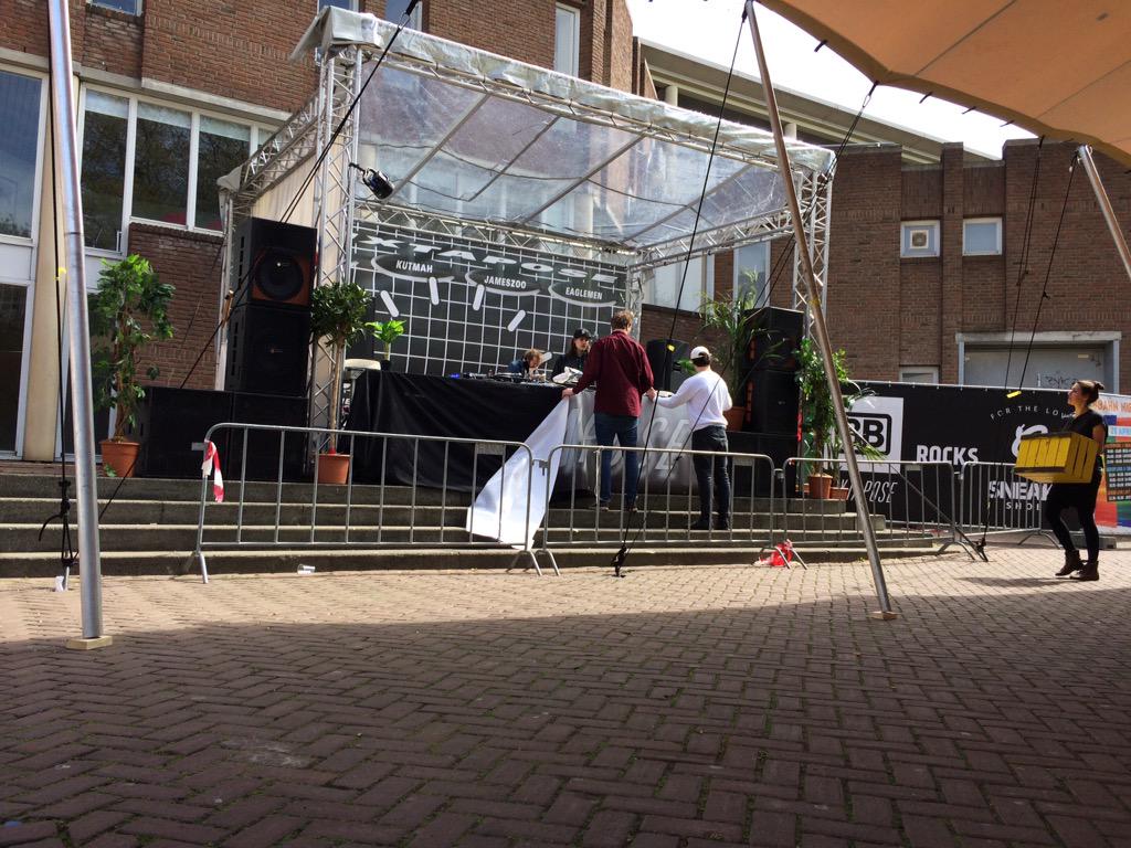 DaSilvaMusicNL's tweet photo. Bijna klaar voor @8Bahn in #Musispark #Arnhem met onze #Brooklyn #Audio set! http://t.co/0zt0vXuyQy
