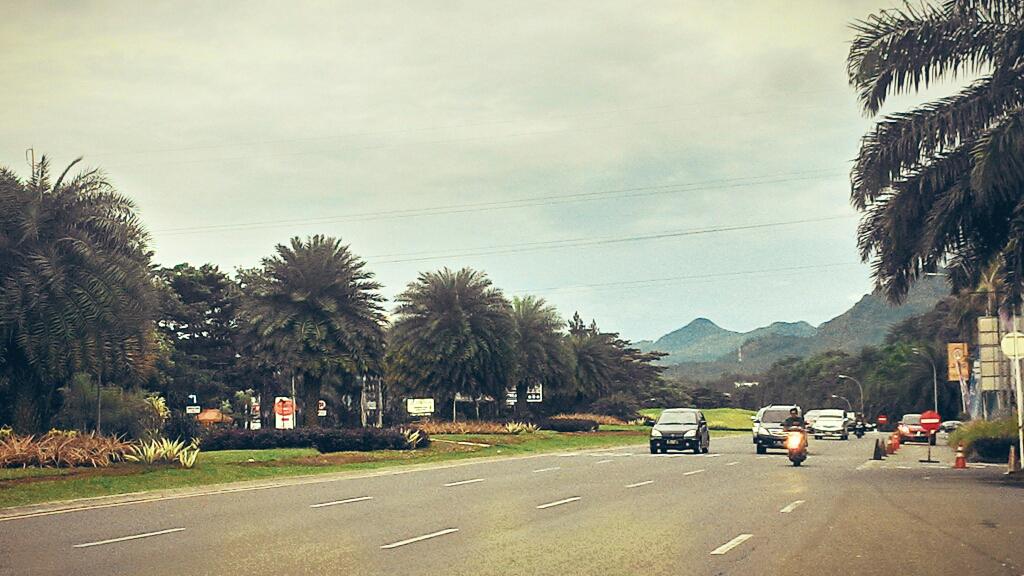 SentulProperti's tweet image. Sentul City sore ini sehabis hujan. Adem, segar, hijau, dan asri.