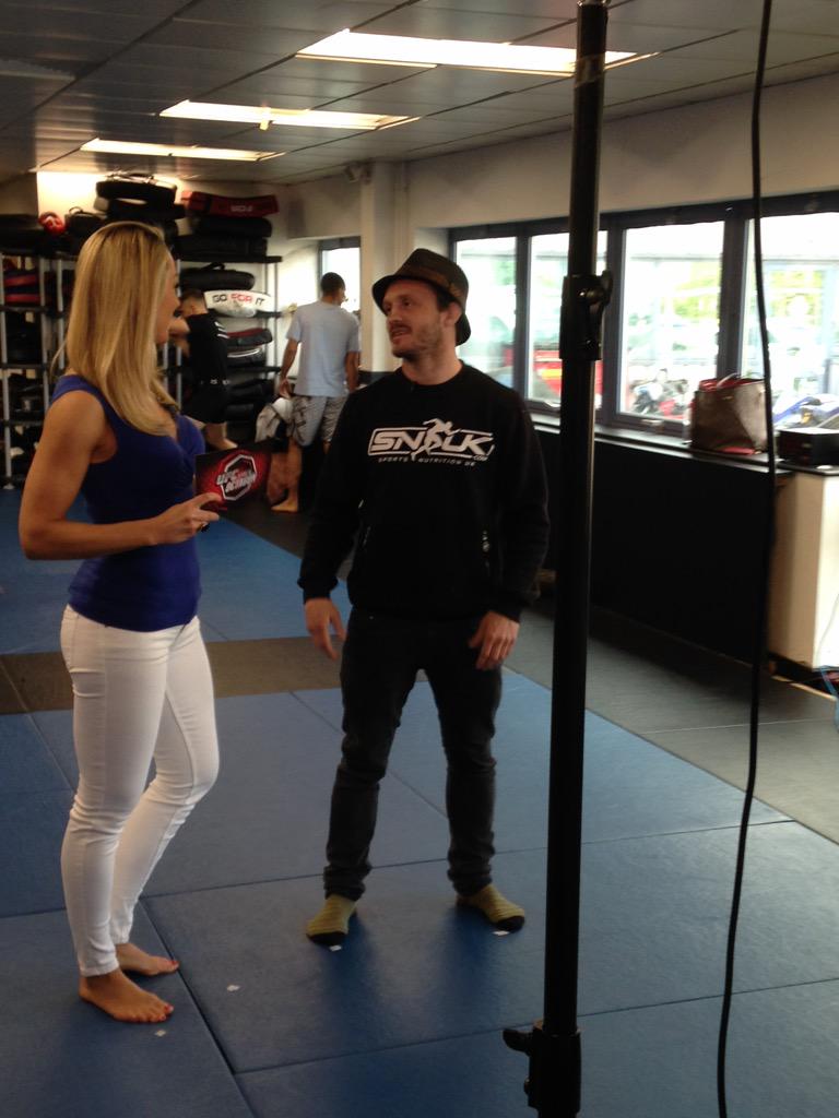 One_Punch's tweet image. Behind the scenes for @btsportufc with @CarolinePearce 😜 Show will be aired tomorrow night💪

@CorySpike @sn_uk