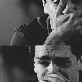 عذراً ايٌها الحٌب فقد شَوهك الغائبون 💔

ۆ الخونَه حتى بَات يخاف منكَك 💔

من لمّ يعرفٌك بعد.💔