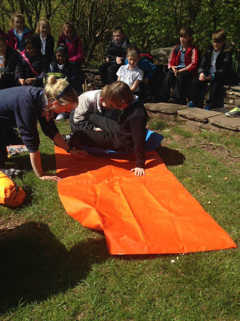 gladstonebarry's tweet photo. What a beautiful day for den building and survival skills!! @BreconBeaconsNP #teamyearfive http://t.co/rmzJhtsq2g