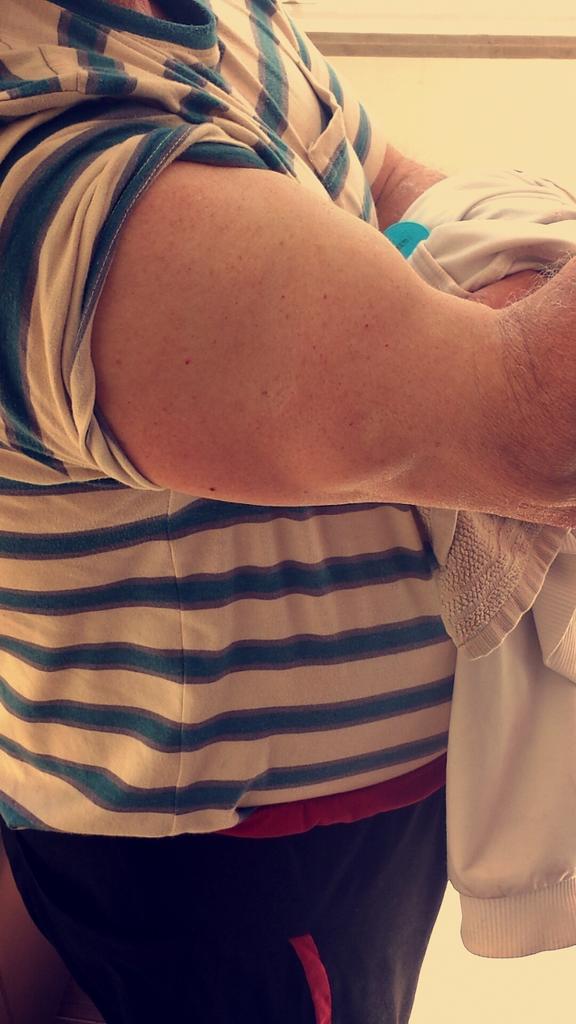 PrismZak's tweet photo. Aujourd'hui mon grand père, 70 ans, m'a avoué qu'il regardait les vidéos de @TiboInShape http://t.co/BdgvhJkiQo