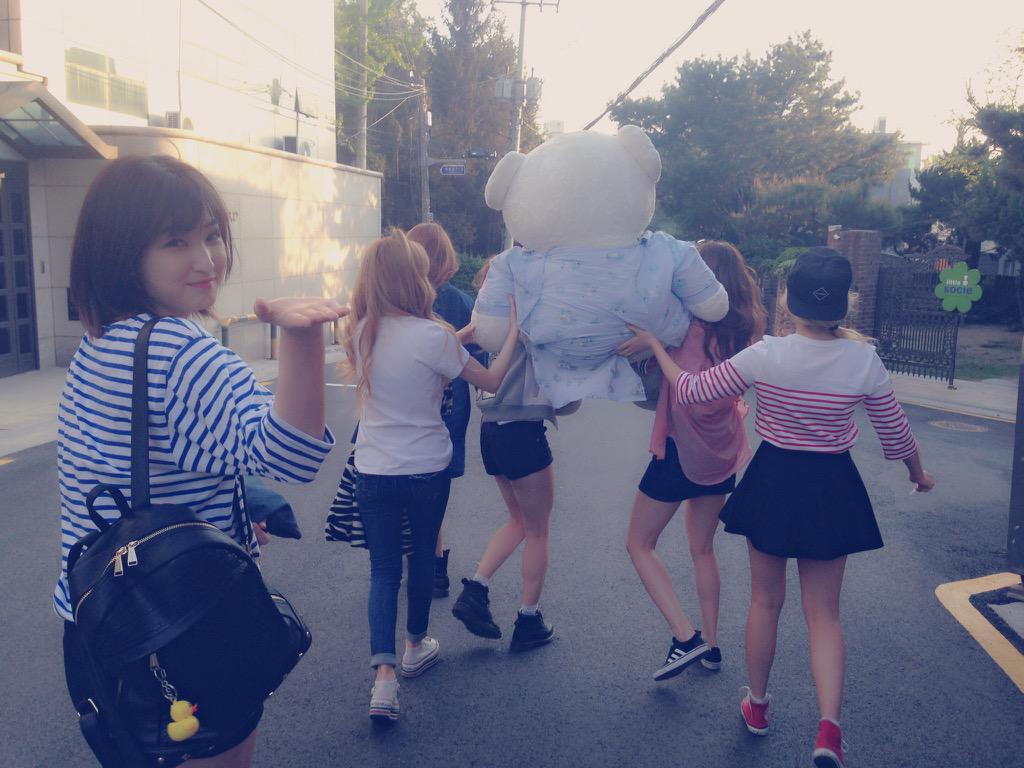 officialLABOUM's tweet photo. [#라붐 #붐돌이] 우리에겐 너무 무거운.. 그대 붐돌이와 공원으로 출발!! 따라오세요~~ http://t.co/4FvkvK742f