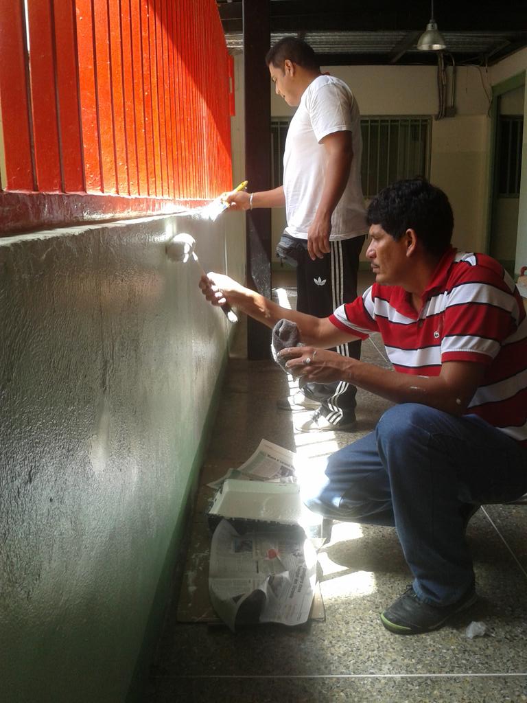 INASS_GSS's tweet photo. Servidores Publicos del #INASS realizaron éste domingo jornada de trabajo voluntario en CSSR #Caricuao @DPresidencia http://t.co/db9mnRWMMa
