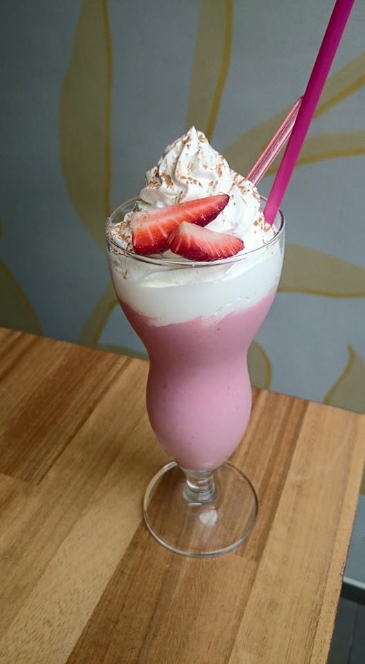 PASTELERÍA LOS ALPES <a href="/LosAlpes1924/">Los Alpes 1924</a> 

Batido de fresas naturales, nata y un toque de canela.