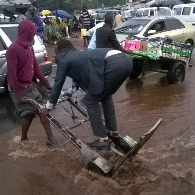 DancaanIsMe's tweet image. The only safe and secure mode of commuting @Ma3Route #DrainageProblem