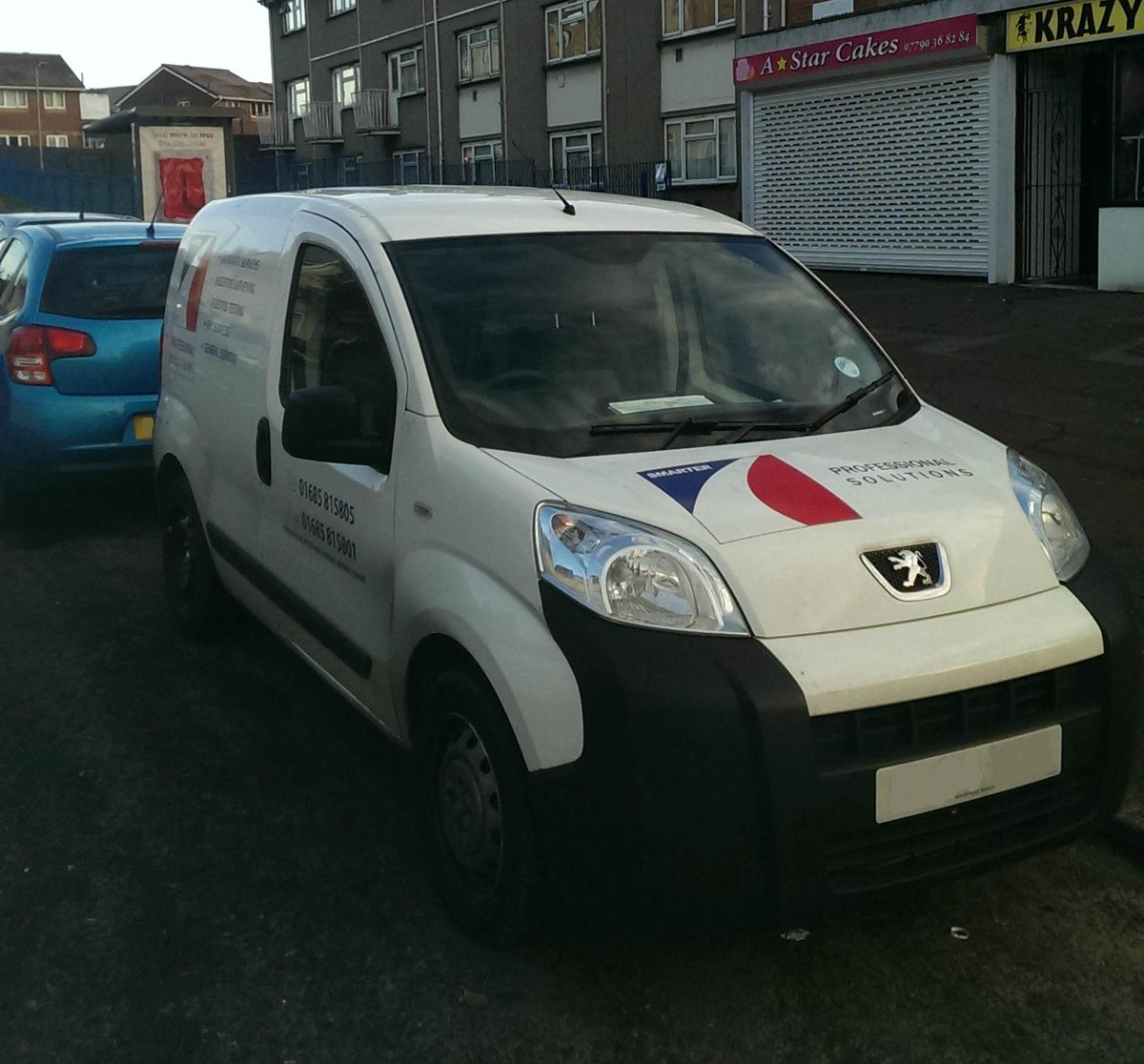 SmarterProS's tweet photo. #HappyMonday! We're surveying properties in the #Aberdare area today. Look out for our vans! http://t.co/YiEUaxCX2J