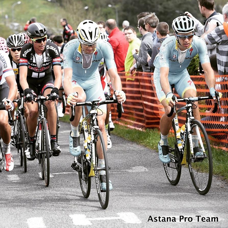 XDSAstanaTeam's tweet photo. Kangert, Scarponi, Taaramäe, Fuglsang and Nibali at #LBL2015 with @bettiniphoto http://t.co/b1UffOW2h4