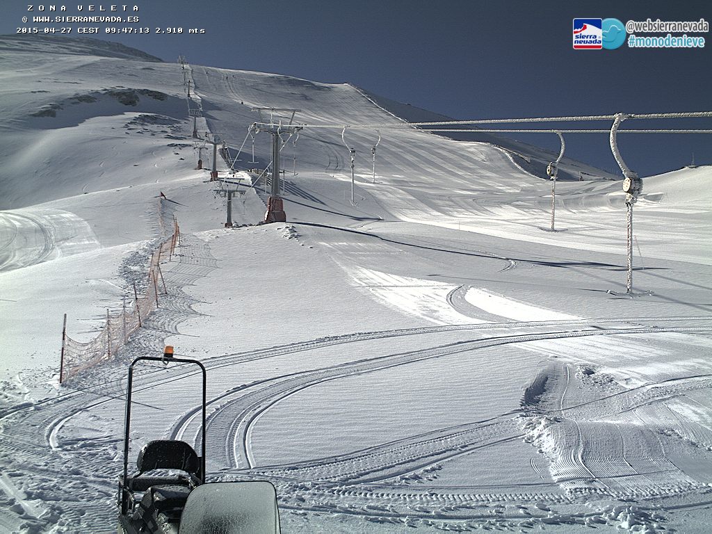 infonieve's tweet photo. Última semana de esquí en la Península! Solo queda abierta @websierranevada y hoy ha recibido una nueva nevada!!! http://t.co/6H1eYONVyy