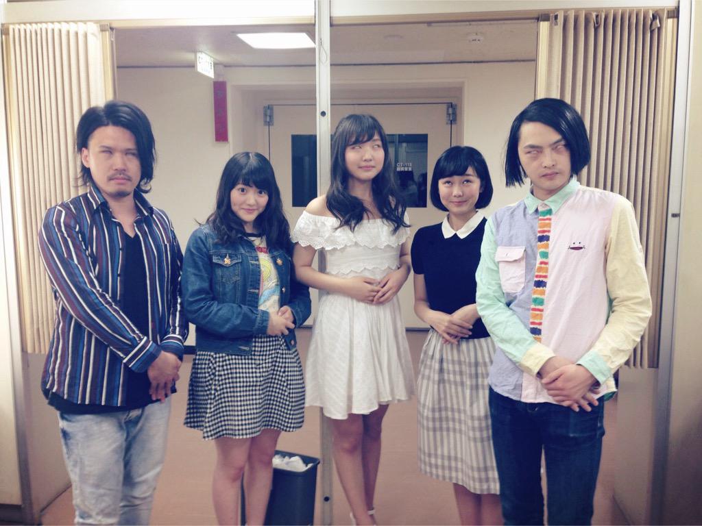 Rの法則生放送おわったよ〜♡
ネクストブレイク芸人はだれだっ！？
笑いすぎてお腹痛い〜！！

ピスタチオさんとジェラードンさんと写真撮ってもらいました♡^o^ http://t.co/OrN2W2pxqH