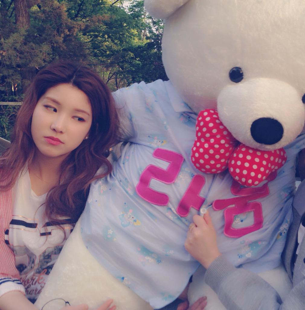 officialLABOUM's tweet photo. [#ZN #붐돌이 #소연 #해인] 
이리내 붐돌이는 내 남자야!! 
차 온다 얘들아 😡 http://t.co/ZjXvngmkzU