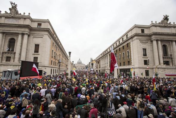 alexginotta's tweet photo. Un anno fa la #Canonizzazione di San Giovanni Paolo II e San Giovanni XXIII
#2popesaints #GPII #Papaboys http://t.co/SmytDkOos1