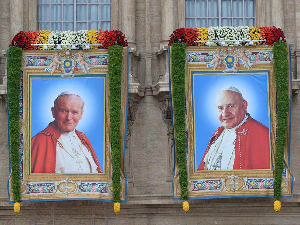 alexginotta's tweet photo. Un anno fa la #Canonizzazione di San Giovanni Paolo II e San Giovanni XXIII
#2popesaints #GPII #Papaboys http://t.co/SmytDkOos1