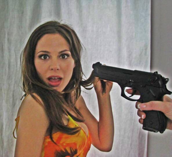 Giu le armi.. Make love not war http://t.co/qFKL6xLml4<a href="/tag/golaprofondaintv"class="tags"><span>#golaprofondaintv</span></a>