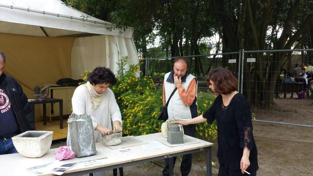 Circololalba's tweet photo. Tutti i giorni all'#agrifiera laboratorio di #ceramica aperto a grandi e piccoli, allo stand dell'Alba @Agrifiera http://t.co/tz14Pb8MOB
