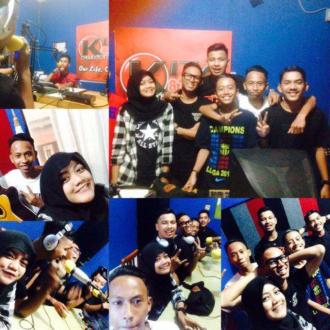 kita876fm's tweet photo. Ni sob Tamu di #KITAKUSTIK w/ @adi_adisatya kemarin sore Jam 4 sore barengan @CoffeebeanCB dngarkan trus ya  ☺😊😍😘 http://t.co/s5PzpovIBH