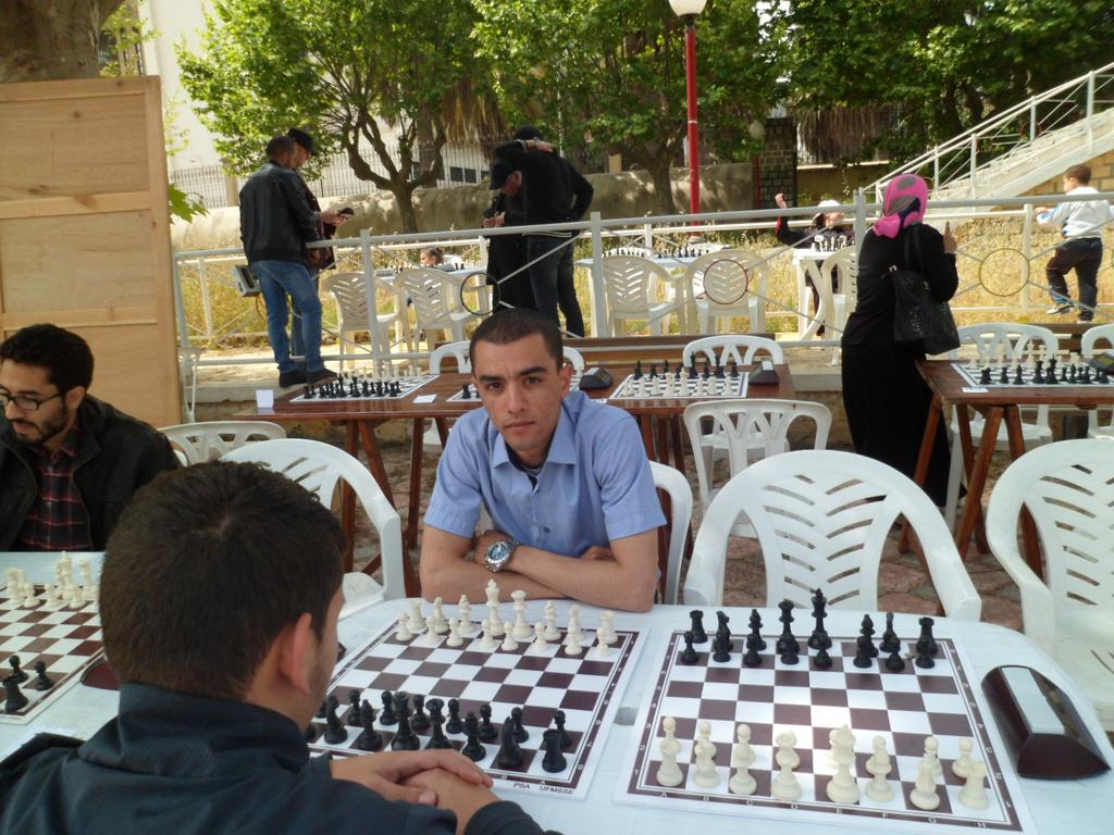 MerasZiad's tweet photo. In love with the game #chess_addicted http://t.co/Ku8UCyIZw5