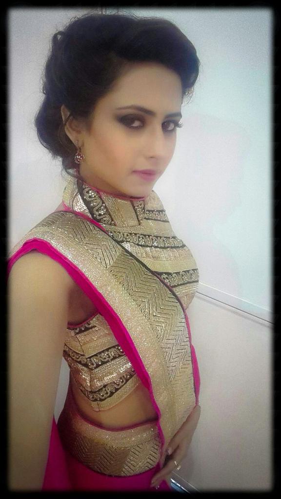 sargun_mehta's tweet photo. @StarAnilJha @StarPlus #MathuraMahotsav . Rocked it wid d best co-host ever @SonuSood ..thank u @WizcraftIndia http://t.co/rj4QXwRjAh