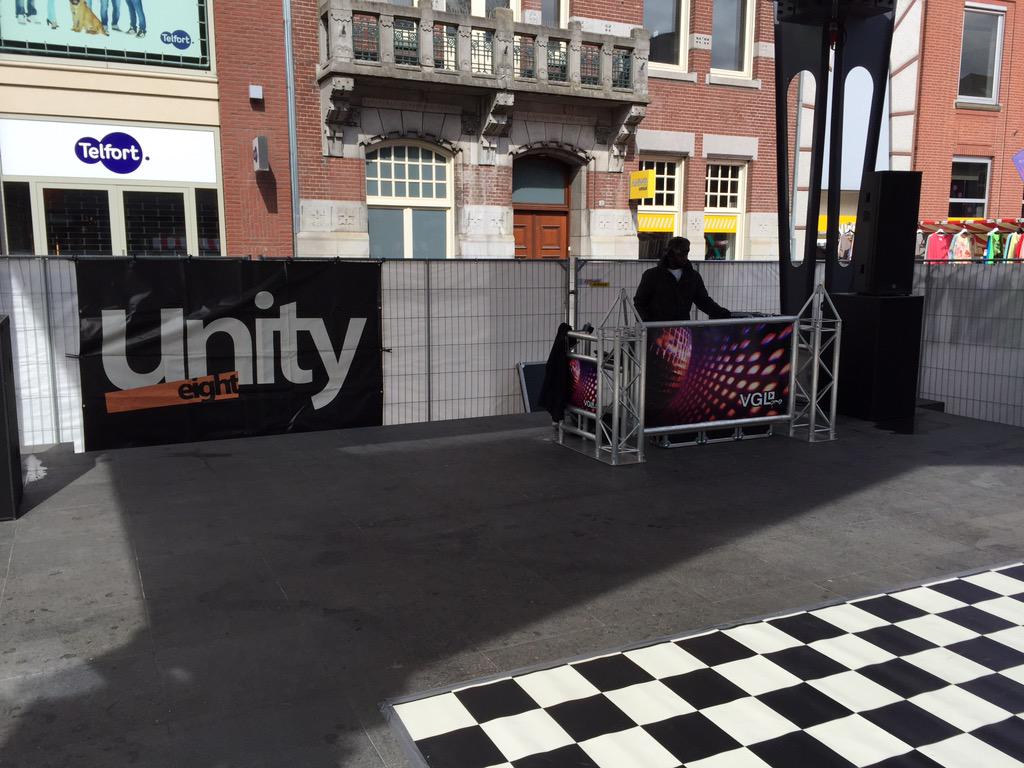 Unityeight's tweet image. Vandaag gezellige Koningsdag op de markt! Dans, muziek en lekker eten wat wil je nog meer!