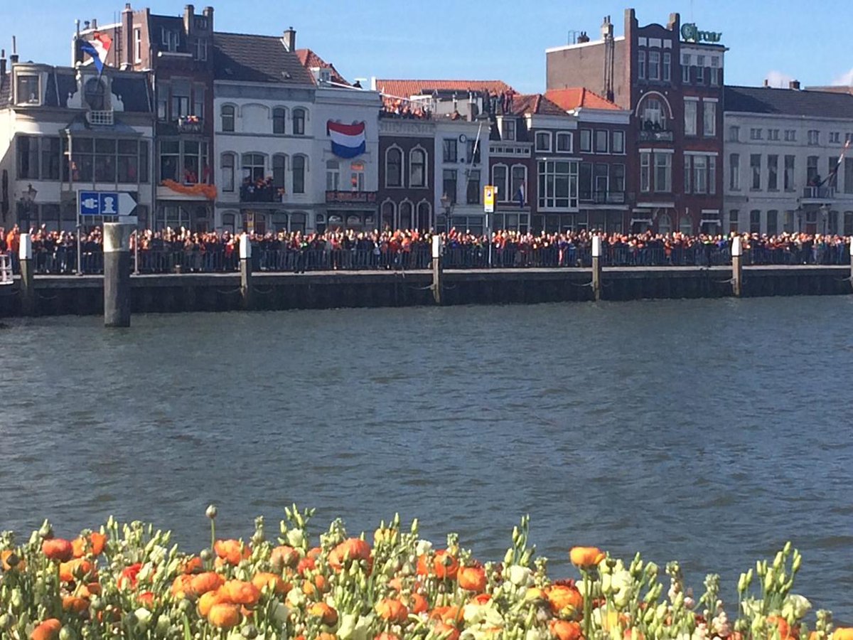 #Koningsdag van start gegaan vanaf het drierivierenpunt in #Dordrecht. Foto: Z.M. de Koning