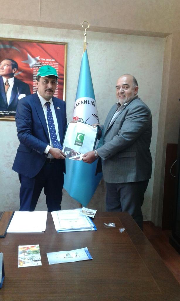 Ortaca Kaymakami ve M.Eg.Md.ni ziyaret ettik. Yesilay rozetini taktik