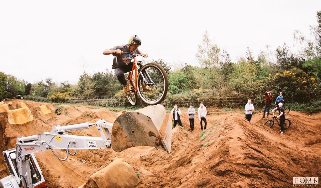 Been on my #bucketlist since playing <a href="/davemirra/">..</a> freestyle BMX as a kid! Digger bucket nose bonk | 📷@tombphotography