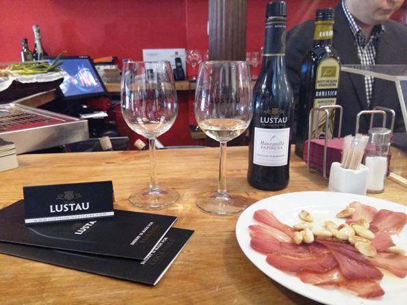 MiquelSen's tweet photo. Vinos de Jerez con Bodegas Lustau y tapas andaluzas en Condumios
http://t.co/Pet239bvUP http://t.co/dzfUJ9y7E1