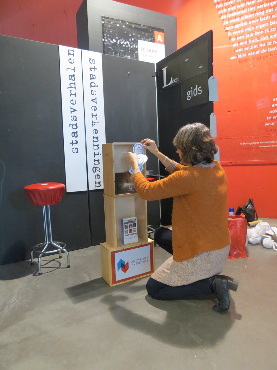 Kies jouw persoonlijke gids van #AntwerpenAverechts en ga op wandel door de bib! bit.ly/1OuUvoL