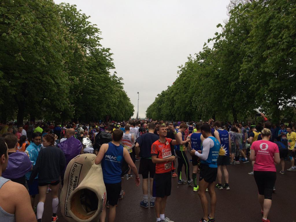 Foggy100's tweet photo. 26.2 miles later #extramile #handinhand #stcatherineshospice http://t.co/fpOX9aUCrn