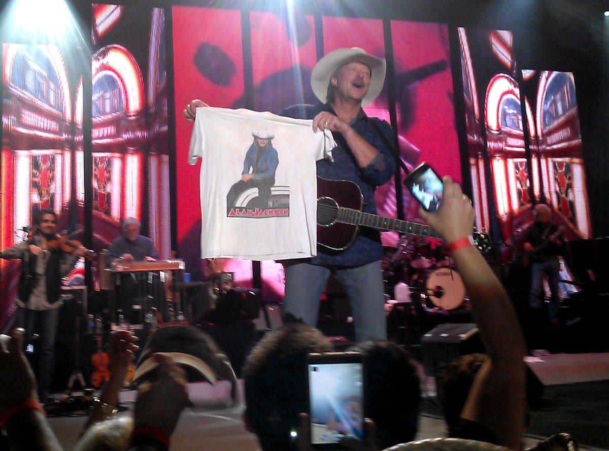 FloridaBassMag's tweet photo. We had a great time in St. Augustine with @DrGuyHarvey at the @OfficialJackson concert Friday! #2ofmyheros #25AJ http://t.co/IOi3gdgirs