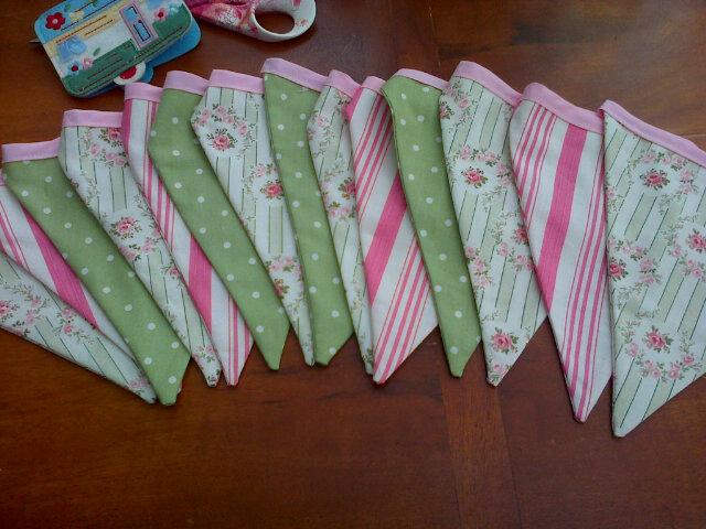 WedlockDesign's tweet image. "@DappleCraft: Why not treat yourself to pretty bespoke bunting. Perfect for house or garden folksy.com/shops/dapplecr…