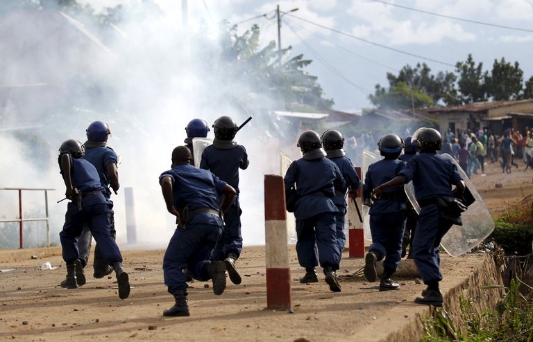 RaiAlgerie's tweet photo. Burundi : heurts à Bujumbura contre la candidature de Pierre Nkurunziza à un 3e mandat http://t.co/UbZbzyVoME http://t.co/Va4jdcawzC